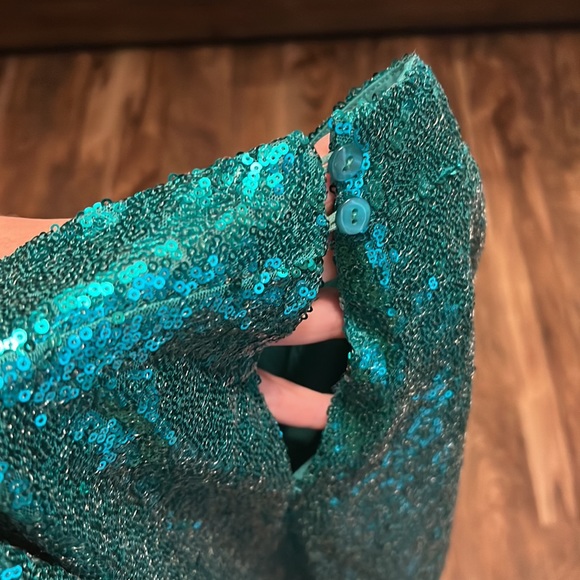 Brand new tags removed sequin tank top with back neck opening and buttons - Picture 4 of 7